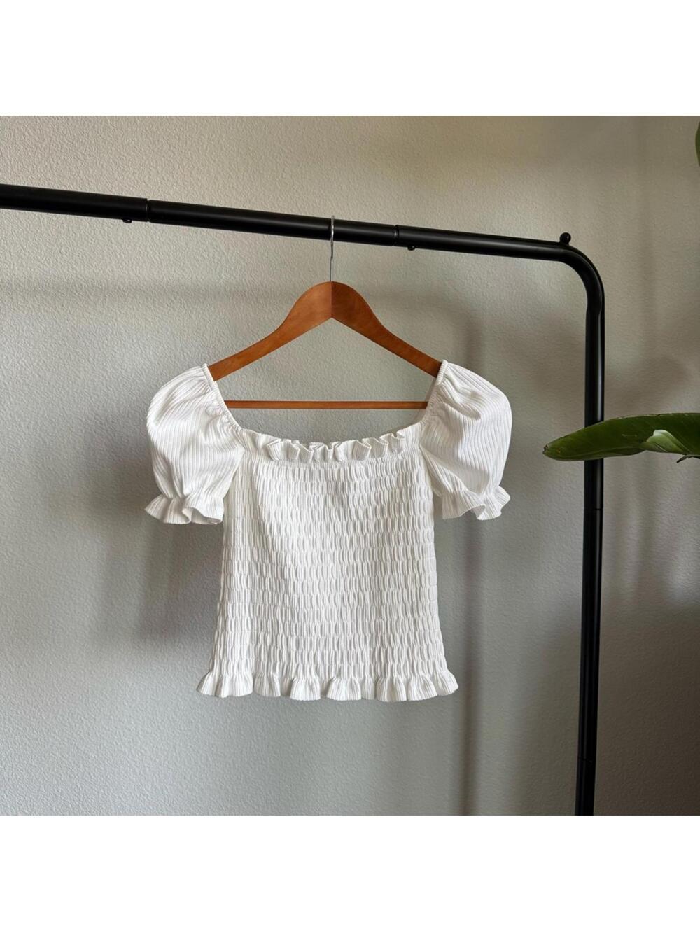 ASTR White Smocked Puff Short Sleeve Cropped Top Size S — Textured Chic Blouse